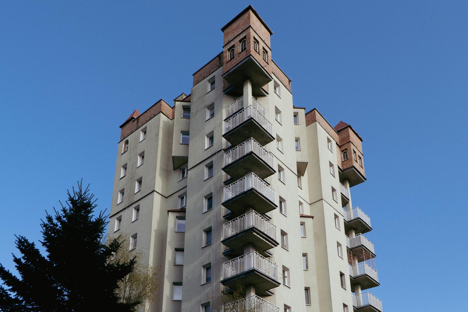 Blok-zamek w Krakowie - zdjęcia. Zobacz Wawel z wielkiej płyty