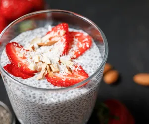 Truskawkowy pudding chia. Zdrowy deser, który skradnie wasze podniebienia