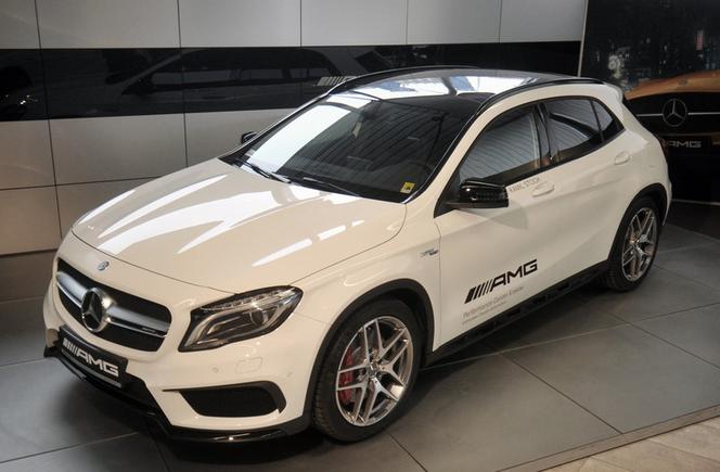 Kamil Stoch w Mercedesie GLA 45 AMG