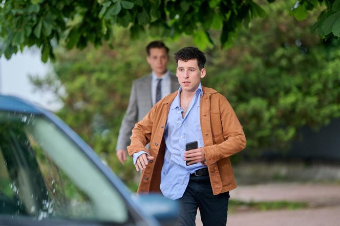 Na Wspólnej, odcinek 4079: Pijany Tadeusz ucieknie Darkowi! Ośmieszy Darię przed szkołą - ZDJĘCIA