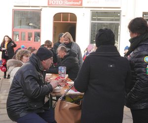 33. Finał Wielkiej Orkiestry Świątecznej Pomocy. Dziennikarze Radia ESKA rozgrzewają Tarnów pysznym żurkiem!