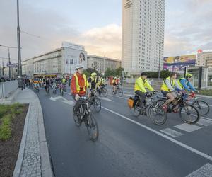 Rowerzyści zablokują Warszawę. Masa Krytyczna przejedzie przez miasto. Znamy trasę