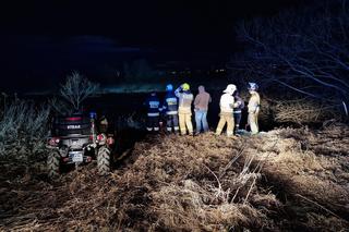 Zwłoki uciekają im już drugi dzień! Ciało kilkukrotnie było w polu widzeniu. Fiasko akcji ratunkowej strażaków