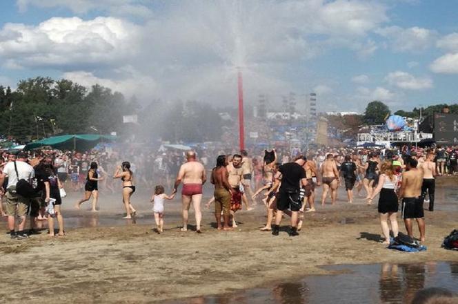 Jedną z atrakcji na Woodstocku były kąpiele.