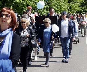 Marsz dla Kamilka w Częstochowie. Uczestnicy przeszli m.in. obok szkoły chłopca