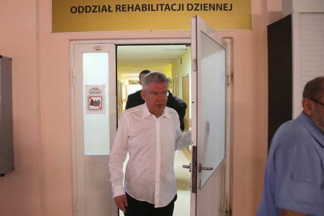 MARSZAŁEK SENATU STANISŁAW KARCZEWSKI ODBYWA REHABILITACJE KRĘGOSŁUPA