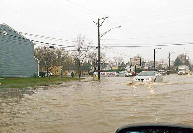 Rodacy w Illinois walczą z powodziami