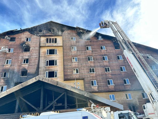 Ogień zmienił ferie w piekło. Hotel spłonął, nie żyje 76 osób. Będzie żałoba narodowa 