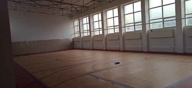Remont sali gimnastycznej w Zespole Szkół Nr 7 w Białym Borze na finiszu