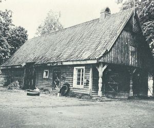 Ta wieś na Mazurach latem przyciąga tłumy. Była schronieniem dla pruskiego księcia przed dżumą