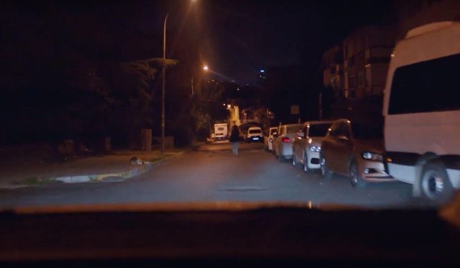 Seda rozjedzie Melodi samochodem na oczach przerażonej Zeynep.