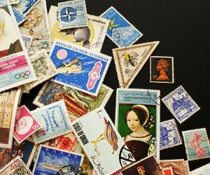 Te znaczki pocztowe są warte nawet 30 tysięcy złotych! Możesz mieć je w swojej szufladzie! 