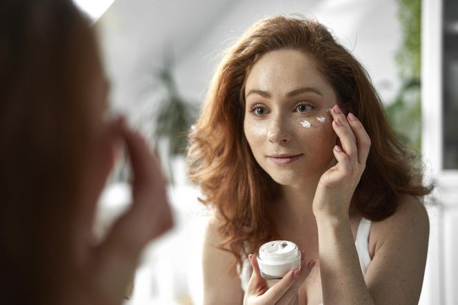 Kosztuje tylko 16 zł a działa cuda. Usuwa zmarszczki, reguluje sebum i zwalcza trądzik