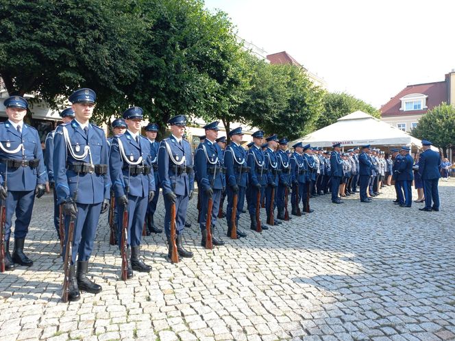 Trwają obchody Święta Policji w Lesznie. Świętują policjanci i policjantki