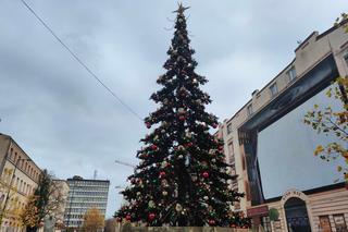 Łódź jest już gotowa na święta! Przy Piotrkowskiej stanęła wielka atrakcja [ZDJĘCIA]