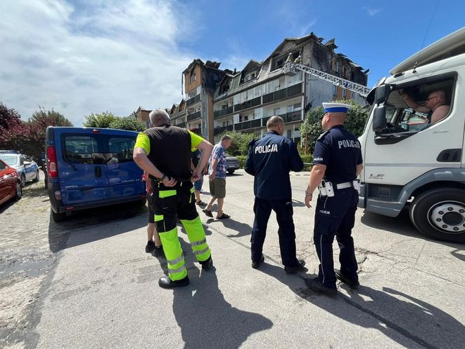 Tak wygląda w środku spalony blok w Ząbkach. Policja pokazała wszystko