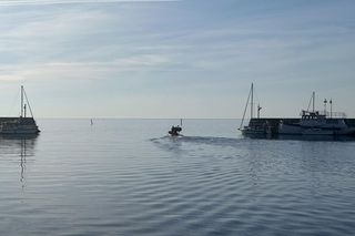 Akcja poszukiwawcza za zaginionym żeglarzem. Znaleziono pusty jacht [ZDJĘCIA]