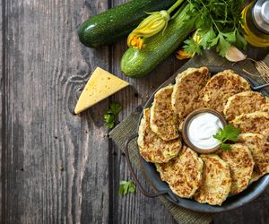 Doskonałe kotlety z cukinii z serem - letni obiad za grosze!