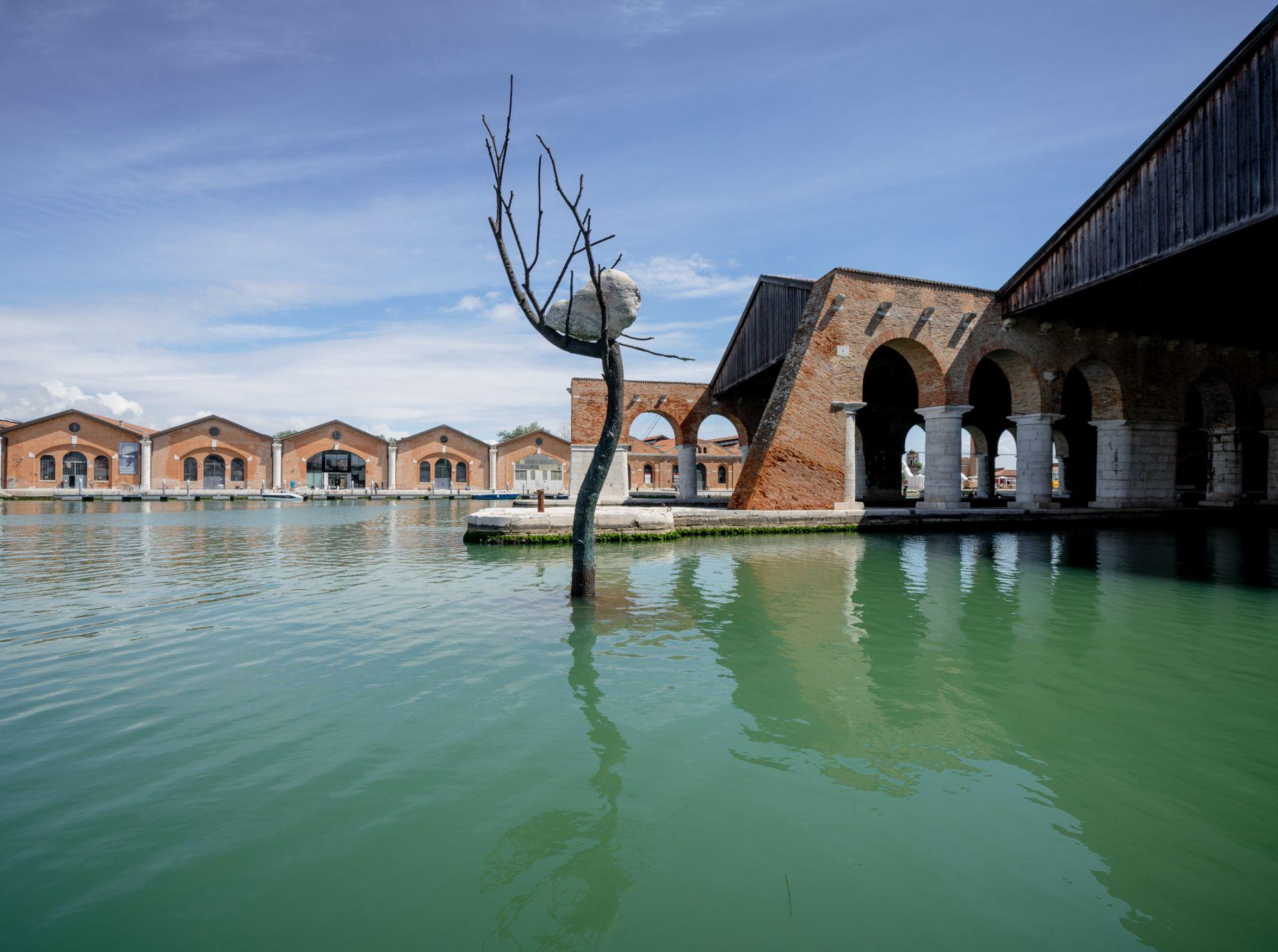 Biennale architektury w Wenecji 2021: miniprzewodnik Marcina Bratańca i Urszuli Forczek-Brataniec