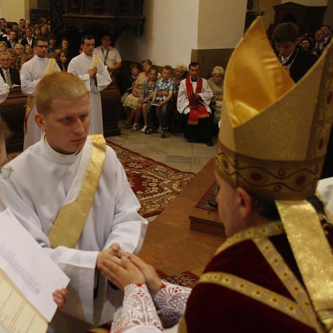 Nie tylko siostry dominikanki! W bocheńskim DPS pomaga też ksiądz z Kazachstanu. Kim jest?