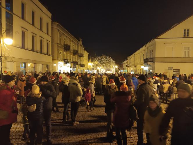 Rozbłysła świąteczna iluminacja Radomia