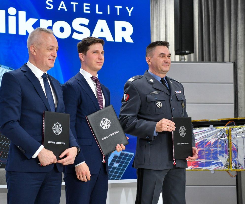 Podpisanie umowy na dostawę Satelitarnego Systmu Obserwacji Ziemi