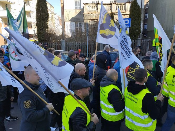 Górnicy protestowali pod ministerstwem przemysłu w Katowicach przeciwko likwidacji KWK Bielszowice