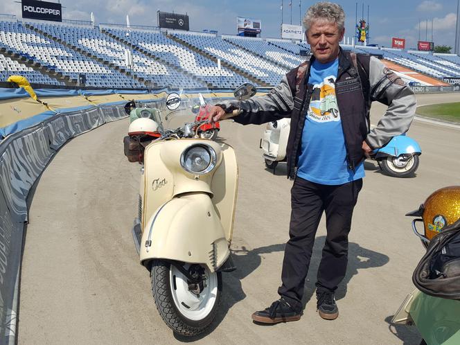 Osy kręciły kółka na stadionie żużlowym w Lesznie. Ogólnopolski zlot skuterów Osa Osieczna-Leszno 