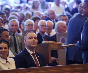 Fałszywy ksiądz zakłócił mszę z udziałem prezydenta Nawrockiego