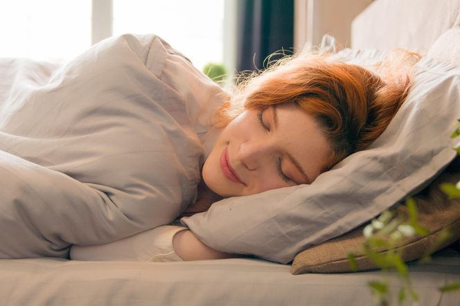 Te nawyki odchudzają, gdy śpisz. Sprawdź, jak spalać kalorie przez sen