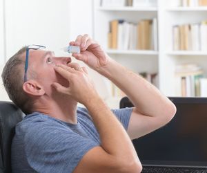 Gdy OCZY PIEKĄ, SWĘDZĄ i SZCZYPIĄ, ulgę przyniosą sztuczne łzy