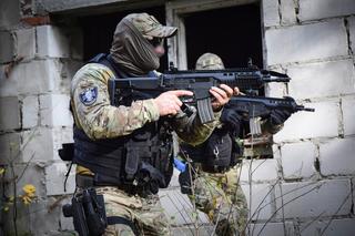 Jak z rąk terrorystów odbić głowę państwa? Ćwiczenia kontrterrorystów z Rzeszowa
