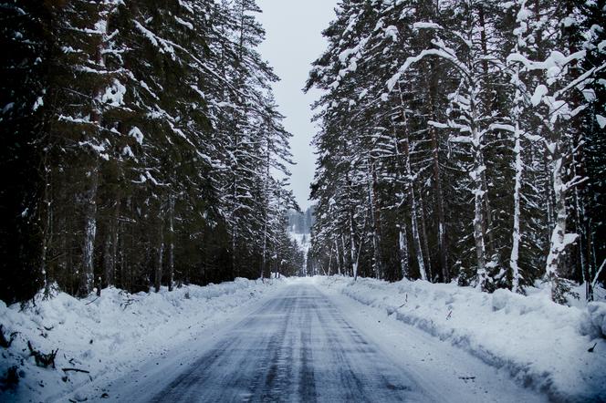 Niemka w śnieżycę wędrowała pieszo z Bartoszyc do Bezled