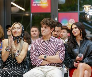 Oskar Cyms między Dodą a Roxie na konferencji Polsatu