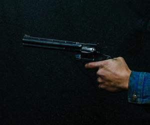 Lubelskie: Koło świetlicy padły strzały. 34-latek usłyszał poważne zarzuty 