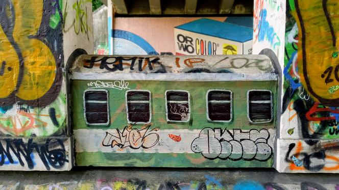Trójwymiarowy mural przypomina o dawnej świetności linii kolejowej do Polic
