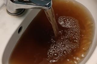 Tak wygląda woda z gminy Obrowo. Mieszkańcy publikują zdjęcia, władze tłumaczą