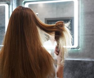 Babciny sposób za 8 zł prostuje włosy jak zabieg keratynowy. Efekt jak z salonu