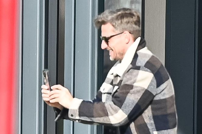 Agnieszka Kaczorowska siedzi i pachnie, a Rogacewicz wynosi śmieci i je kanapke poza autem... Fajna para?