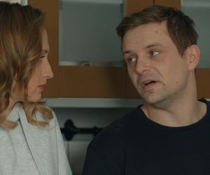 	Barwy szczęścia odc. 3187. Asia Sokalska (Anna Gzyra), Hubert (Marek Molak)