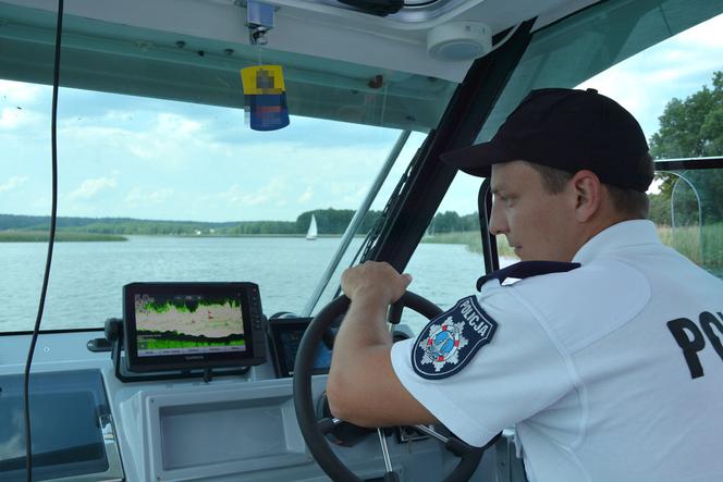 Nawałnica zaskoczyła turystów w łódce na jeziorze Wigry