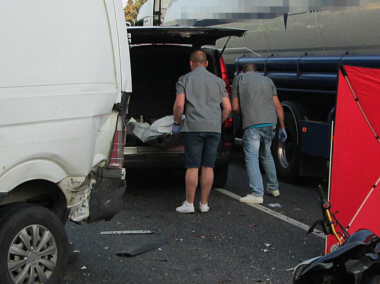 TIR PRZEJECHAŁ PO GŁOWIE MOTOCYKLISTY.