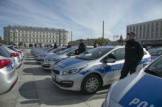 Warszawscy policjanci mają nowe radiowozy - radość w Komendzie Stołecznej Policji