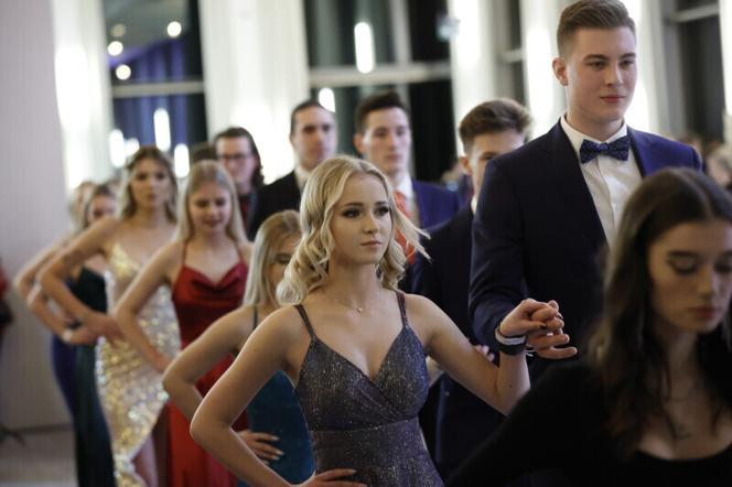 Studniówka na 34. piętrze. Bal maturalny IV LO w Gdańsku [ZDJĘCIA]