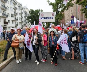 Protest ZNP przed Ministerstwem Edukacji