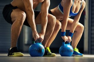 Kettlebell – ćwiczenia z odważnikami dla początkujących