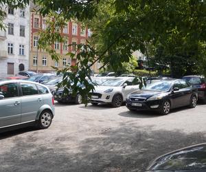 W centrum Olsztyna powstanie parking z prawdziwego zdarzenia? Miasto ogłosiło przetarg [ZDJĘCIA]