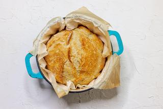 Najprostszy przepis na nocny chleb z otrębami. Upieczesz go w garnku