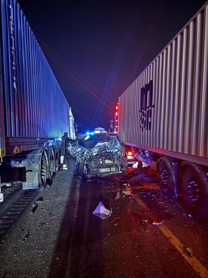 Wypadek na S7 zabrał tragiczne żniwo. Zginęło czworo małych dzieci 