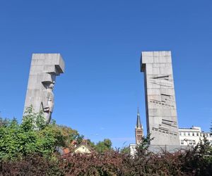 Pomnik szubienic w Olsztynie. Nawrocki i Kaczyński chcieli go zburzyć